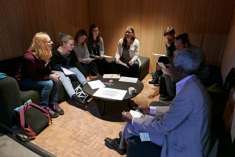 Koulukulttuuri kestävän tulevaisuuden edistäjänä -työpajassa pohdittiin koulukulttuurin vahvuuksia. 